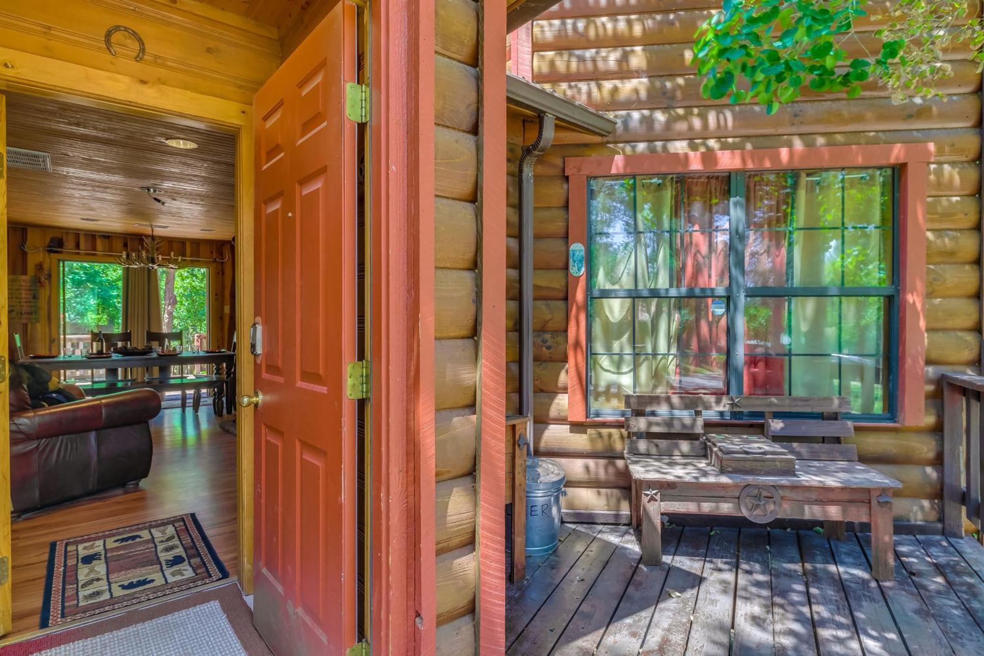 Unique Bear Country Cabin In Ruidoso With Hot Tub! Eksteriør billede